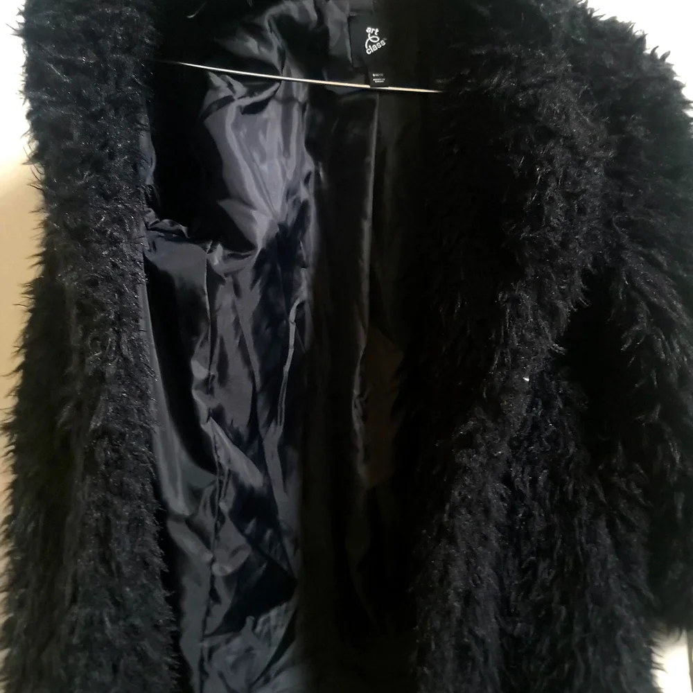 Art Class L(10-12) Girl's Long Faux Fur coat with pockets.($35)